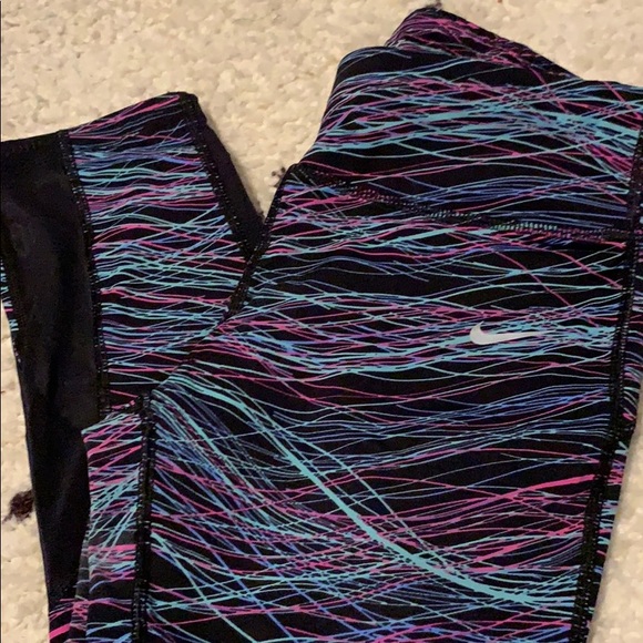 Nike Epic Lux Running Capris - Picture 3 of 3